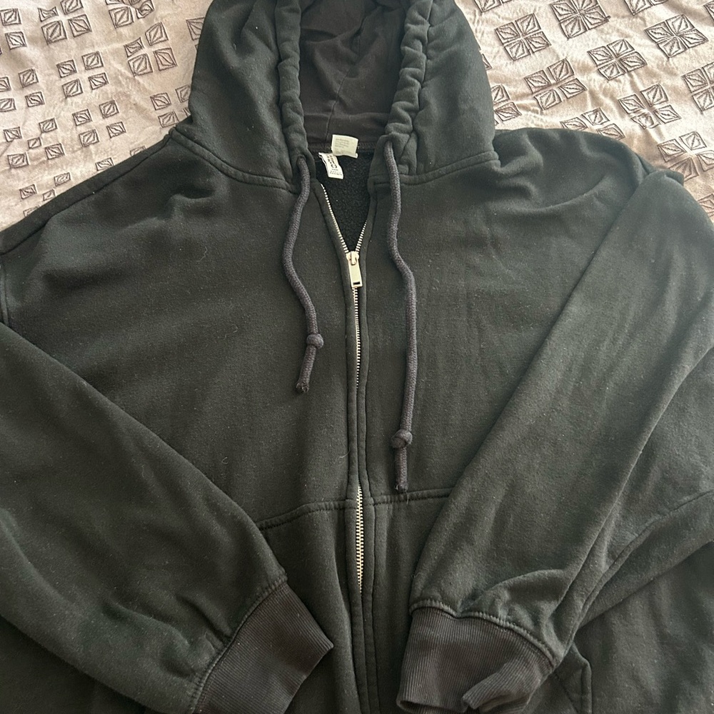 Black Full-Zip Hooded Sweatshirt - woman’s Casual Hoodie